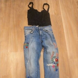 Super cute cropped jeans by ‎ Zara